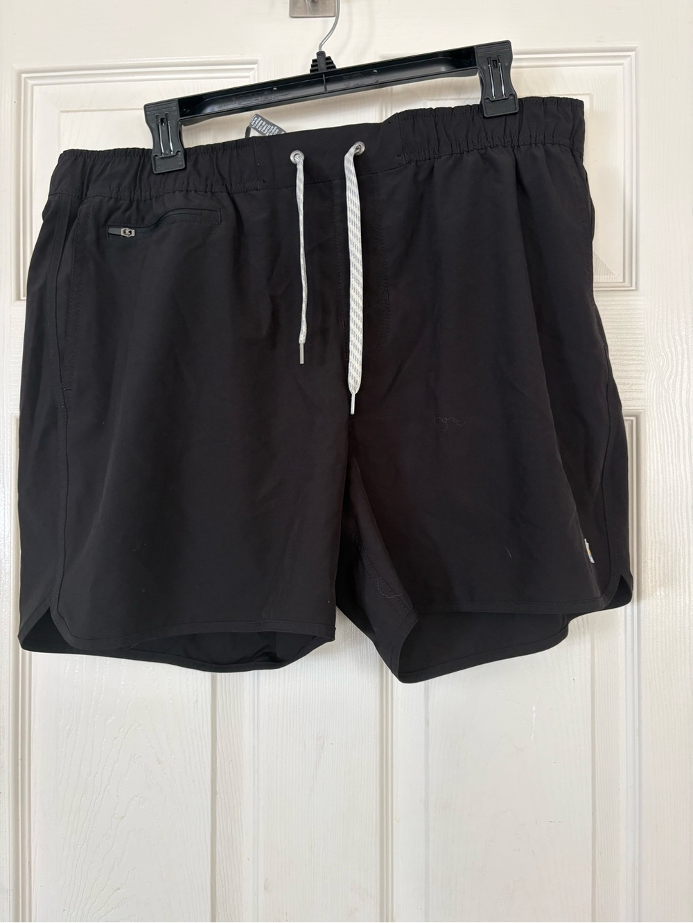 Vuori Shorts Mens Black Banks Training Running Athletic Stretch XL #083